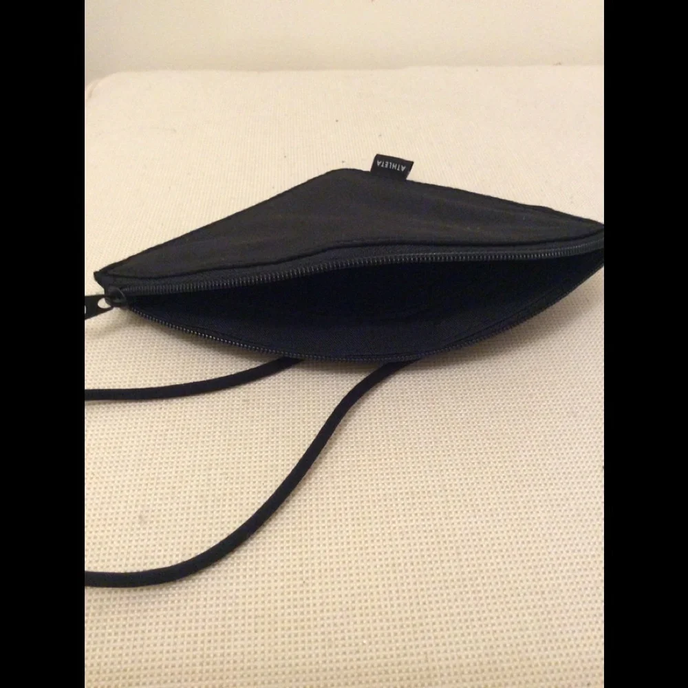 Athlete face mask bag